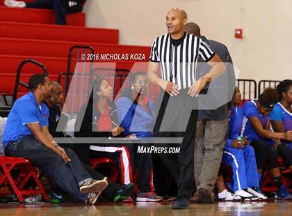 Thumbnail 2 in Chaminade vs. Serra (Battle of the Beach) photogallery.