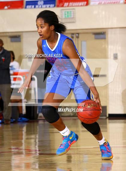Thumbnail 2 in Chaminade vs. Serra (Battle of the Beach) photogallery.