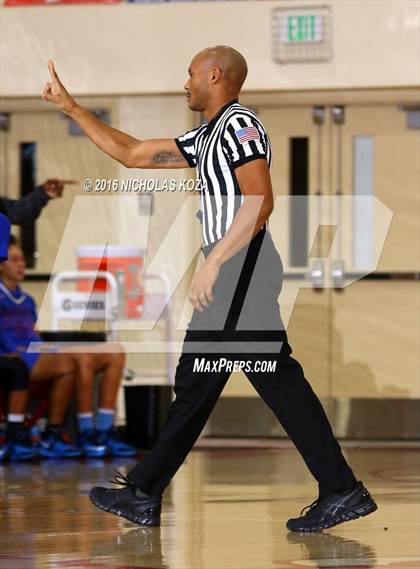 Thumbnail 1 in Chaminade vs. Serra (Battle of the Beach) photogallery.