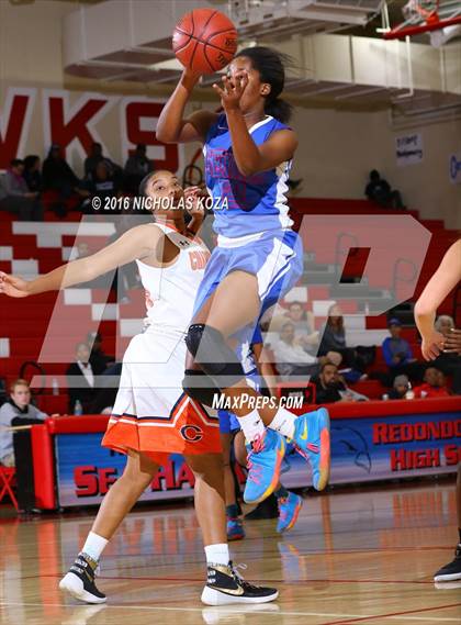 Thumbnail 3 in Chaminade vs. Serra (Battle of the Beach) photogallery.