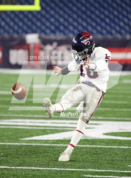 Thumbnail 2 in Lincoln-Sudbury vs. Mansfield (MIAA D2 Final) photogallery.