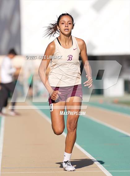 Thumbnail 2 in Larry Baca Memorial Invitational Track Meet photogallery.