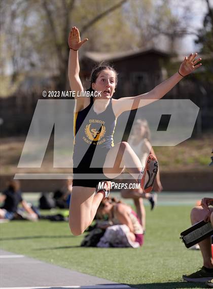 Thumbnail 2 in Larry Baca Memorial Invitational Track Meet photogallery.