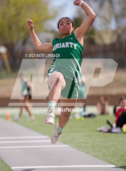 Thumbnail 1 in Larry Baca Memorial Invitational Track Meet photogallery.