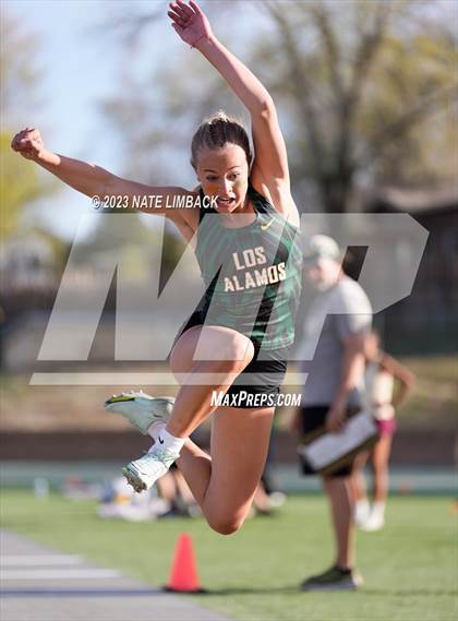 Thumbnail 1 in Larry Baca Memorial Invitational Track Meet photogallery.