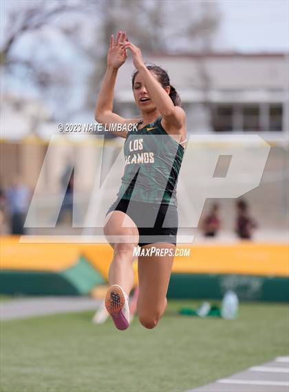 Thumbnail 2 in Larry Baca Memorial Invitational Track Meet photogallery.