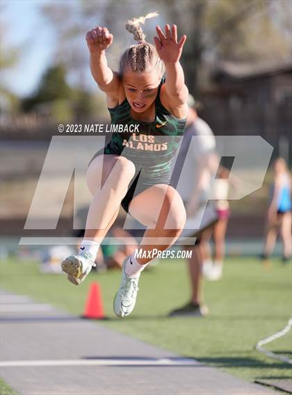 Thumbnail 2 in Larry Baca Memorial Invitational Track Meet photogallery.