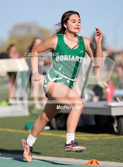 Thumbnail 2 in Larry Baca Memorial Invitational Track Meet photogallery.