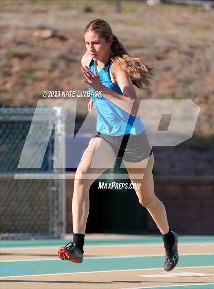 Thumbnail 1 in Larry Baca Memorial Invitational Track Meet photogallery.