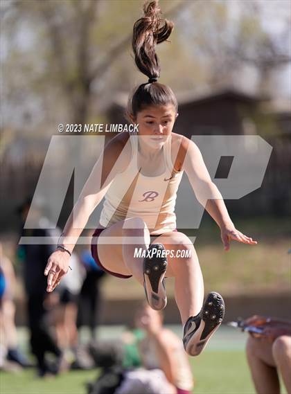 Thumbnail 1 in Larry Baca Memorial Invitational Track Meet photogallery.