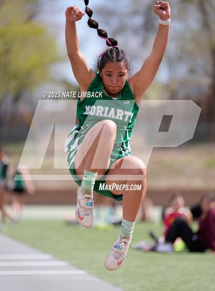 Thumbnail 2 in Larry Baca Memorial Invitational Track Meet photogallery.