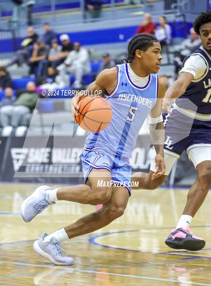 Thumbnail 2 in IMG Academy vs. LA Lumiere (5 for the Fight National Hoopfest) photogallery.