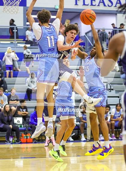 Thumbnail 3 in IMG Academy vs. LA Lumiere (5 for the Fight National Hoopfest) photogallery.