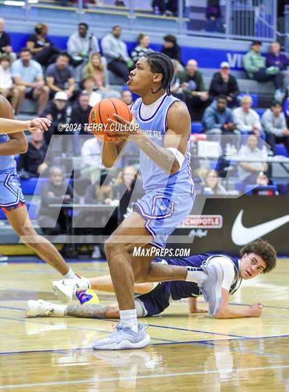 Thumbnail 2 in IMG Academy vs. LA Lumiere (5 for the Fight National Hoopfest) photogallery.