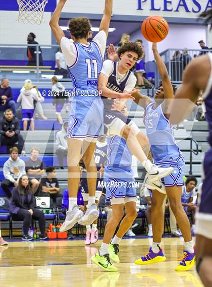 Thumbnail 1 in IMG Academy vs. LA Lumiere (5 for the Fight National Hoopfest) photogallery.