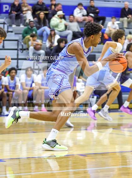 Thumbnail 3 in IMG Academy vs. LA Lumiere (5 for the Fight National Hoopfest) photogallery.