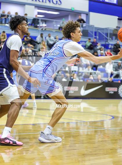 Thumbnail 2 in IMG Academy vs. LA Lumiere (5 for the Fight National Hoopfest) photogallery.