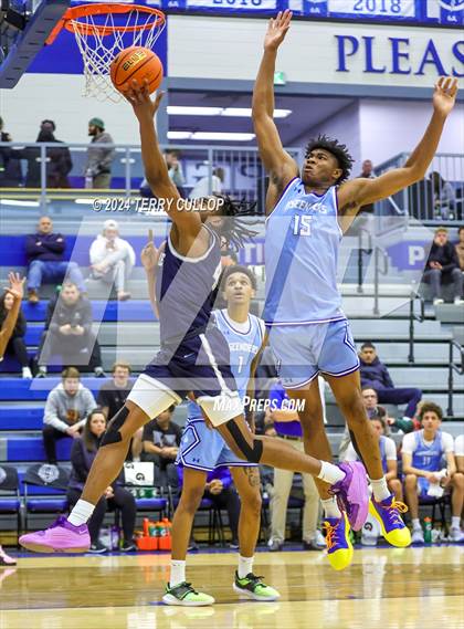 Thumbnail 3 in IMG Academy vs. LA Lumiere (5 for the Fight National Hoopfest) photogallery.