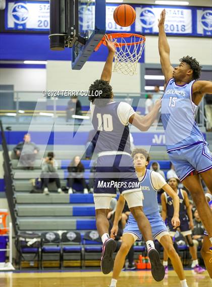 Thumbnail 3 in IMG Academy vs. LA Lumiere (5 for the Fight National Hoopfest) photogallery.