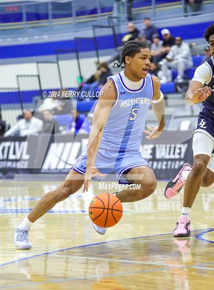 Thumbnail 3 in IMG Academy vs. LA Lumiere (5 for the Fight National Hoopfest) photogallery.