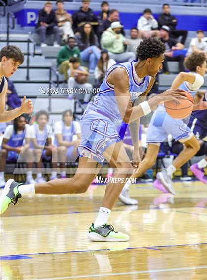 Thumbnail 2 in IMG Academy vs. LA Lumiere (5 for the Fight National Hoopfest) photogallery.