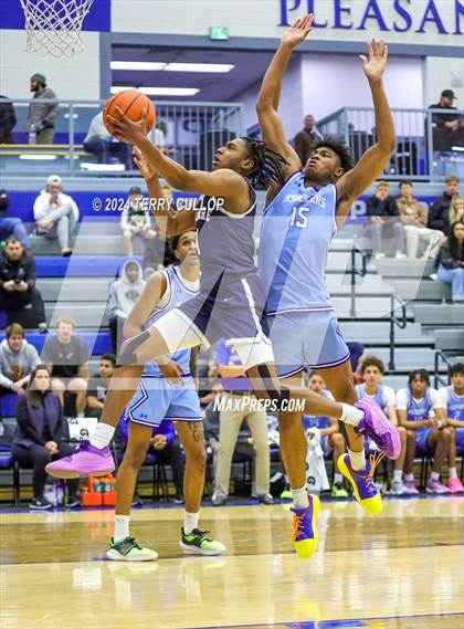 Thumbnail 3 in IMG Academy vs. LA Lumiere (5 for the Fight National Hoopfest) photogallery.