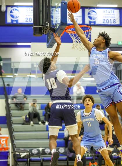 Thumbnail 2 in IMG Academy vs. LA Lumiere (5 for the Fight National Hoopfest) photogallery.