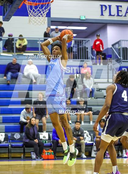 Thumbnail 2 in IMG Academy vs. LA Lumiere (5 for the Fight National Hoopfest) photogallery.