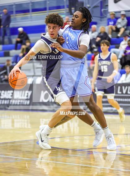 Thumbnail 3 in IMG Academy vs. LA Lumiere (5 for the Fight National Hoopfest) photogallery.