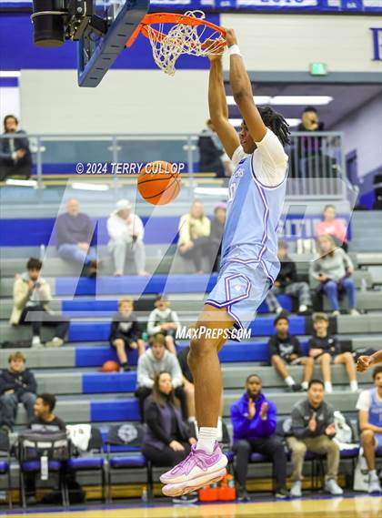 Thumbnail 3 in IMG Academy vs. LA Lumiere (5 for the Fight National Hoopfest) photogallery.