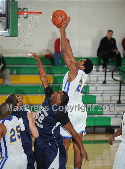 Thumbnail 2 in St. Bernard vs. Marin Catholic (National Prep Classic) photogallery.
