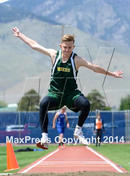 Thumbnail 1 in NIAA Northern Nevada D1 Regional Qualifying Meet  photogallery.