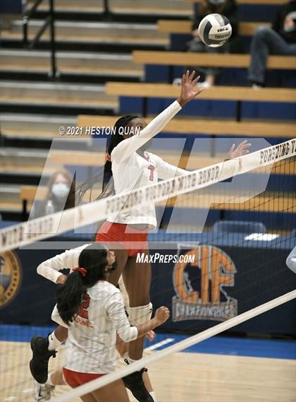 Thumbnail 2 in Hillsdale vs. Harvard-Westlake (CIF State D1 Final) photogallery.