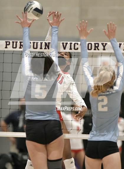 Thumbnail 2 in Hillsdale vs. Harvard-Westlake (CIF State D1 Final) photogallery.