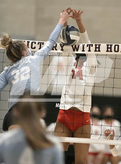 Thumbnail 3 in Hillsdale vs. Harvard-Westlake (CIF State D1 Final) photogallery.