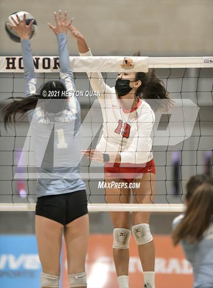 Thumbnail 3 in Hillsdale vs. Harvard-Westlake (CIF State D1 Final) photogallery.