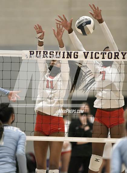 Thumbnail 1 in Hillsdale vs. Harvard-Westlake (CIF State D1 Final) photogallery.