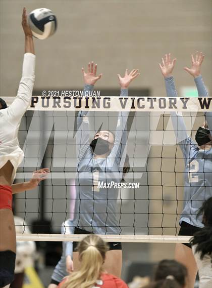 Thumbnail 1 in Hillsdale vs. Harvard-Westlake (CIF State D1 Final) photogallery.