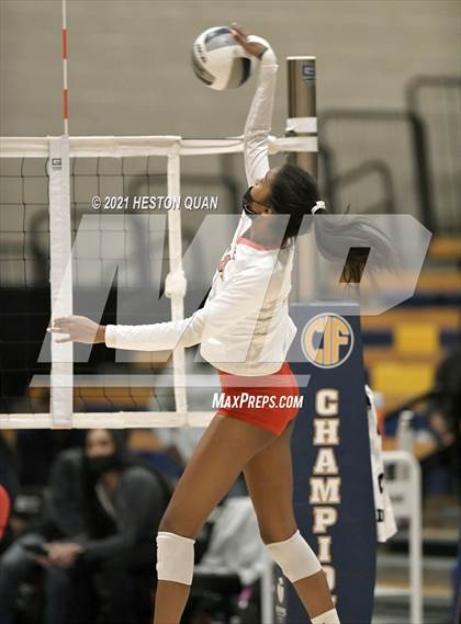 Thumbnail 3 in Hillsdale vs. Harvard-Westlake (CIF State D1 Final) photogallery.