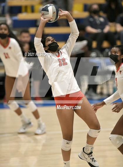 Thumbnail 2 in Hillsdale vs. Harvard-Westlake (CIF State D1 Final) photogallery.
