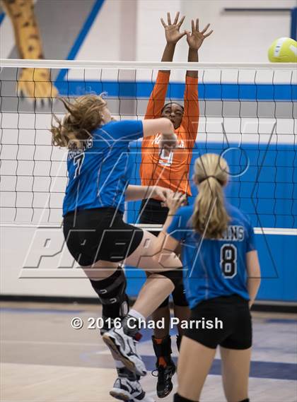 Thumbnail 3 in Mineola @ Rains photogallery.