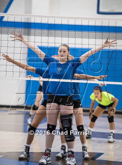 Thumbnail 1 in Mineola @ Rains photogallery.