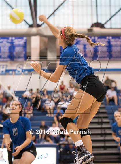 Thumbnail 1 in Mineola @ Rains photogallery.