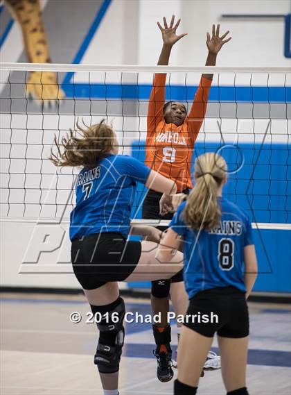 Thumbnail 1 in Mineola @ Rains photogallery.