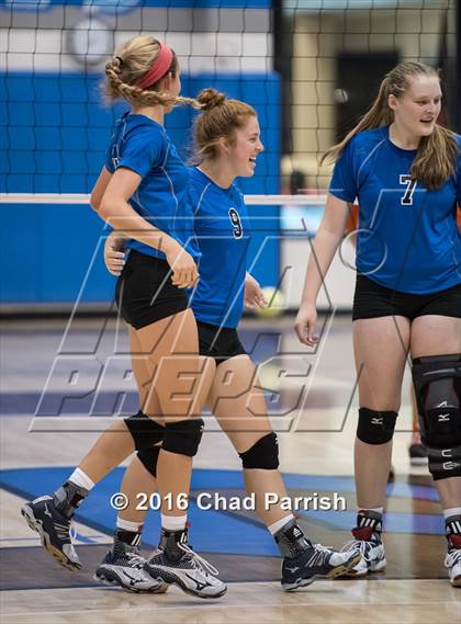 Thumbnail 1 in Mineola @ Rains photogallery.