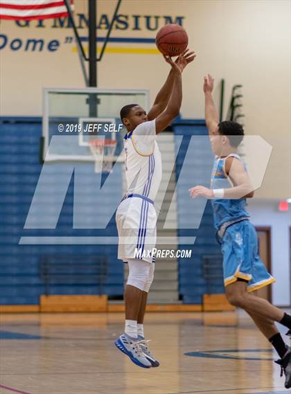 Thumbnail 1 in First Colonial @ Oscar Smith  photogallery.