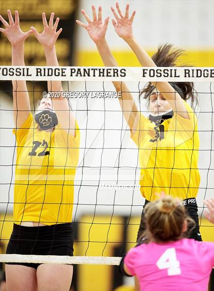 Thumbnail 2 in Carroll vs Fossil Ridge photogallery.