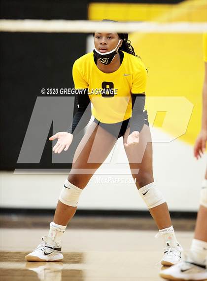Thumbnail 2 in Carroll vs Fossil Ridge photogallery.