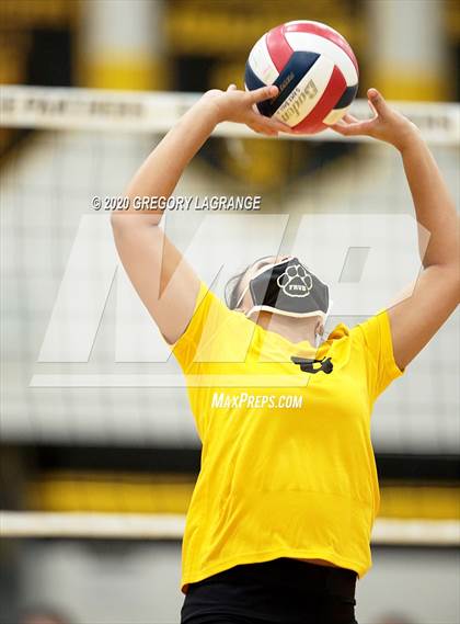 Thumbnail 3 in Carroll vs Fossil Ridge photogallery.