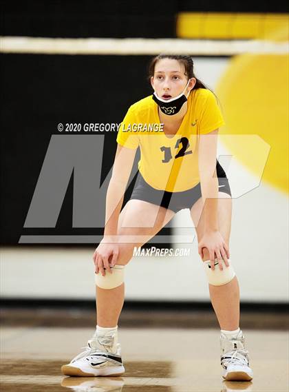 Thumbnail 3 in Carroll vs Fossil Ridge photogallery.